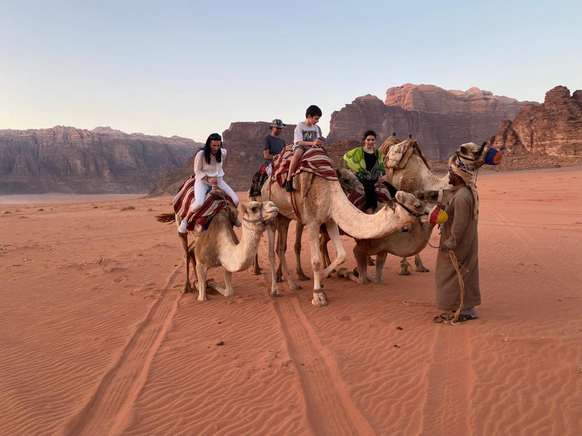 Bedouin Memories Camp Bed & Breakfast Wadi Rum Exterior photo